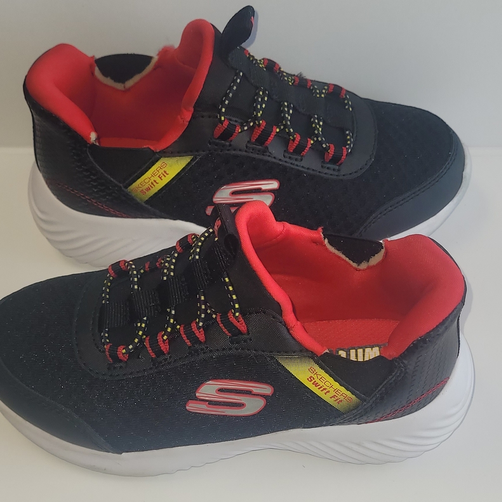 Skechers Swift Fit Kids Black and Red Sneakers - Picture 3 of 8